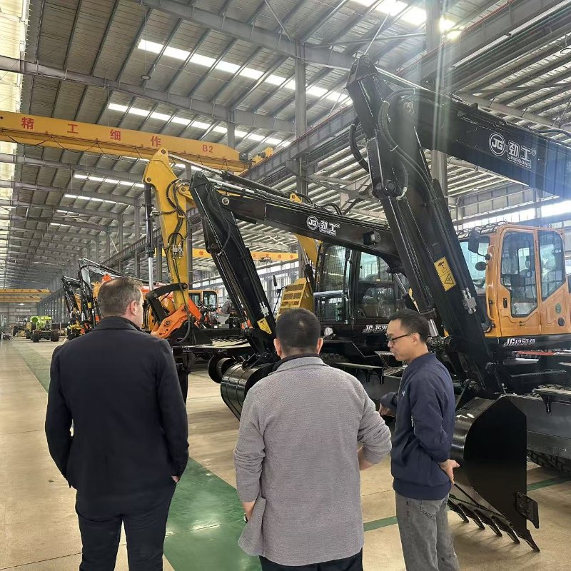 คณะผู้แทนลูกค้าจากออสเตรียเข้าเยี่ยมชมบริษัท Jinggong Railway Excavator เพื่อตรวจสอบและแลกเปลี่ยนข้อมูล