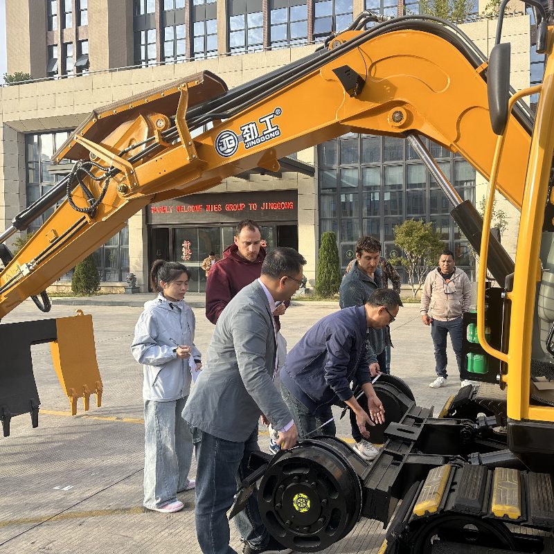 คณะผู้แทนการรถไฟของชิลีเดินทางเยือนบริษัท จิงกง เรลเวย์ แมชชีนเนลลิ่ง จำกัด เพื่อกระชับความร่วมมือในตลาดอเมริกาใต้ให้แน่นแฟ้นยิ่งขึ้น