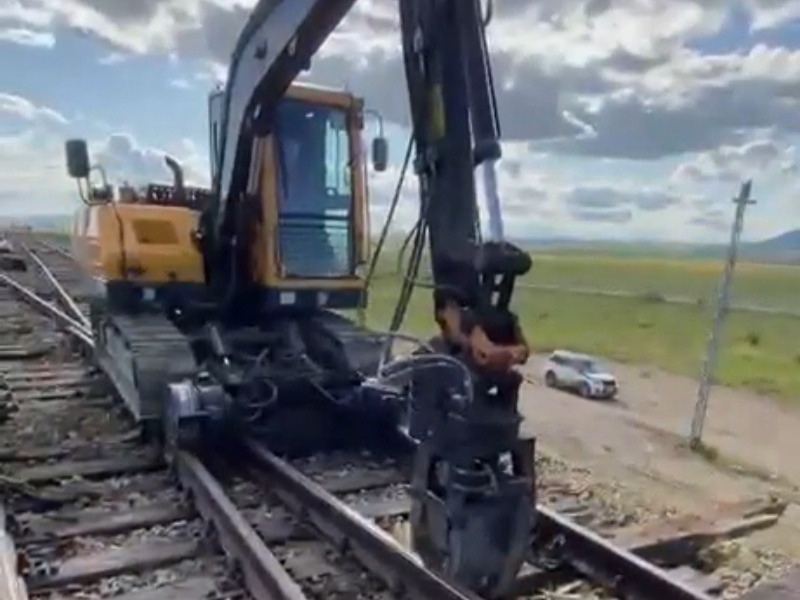 Railway Excavator Buyer's Guide: Choosing the Right Machine for International Markets